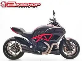 Ducati Diavel Carbon 2013 specs