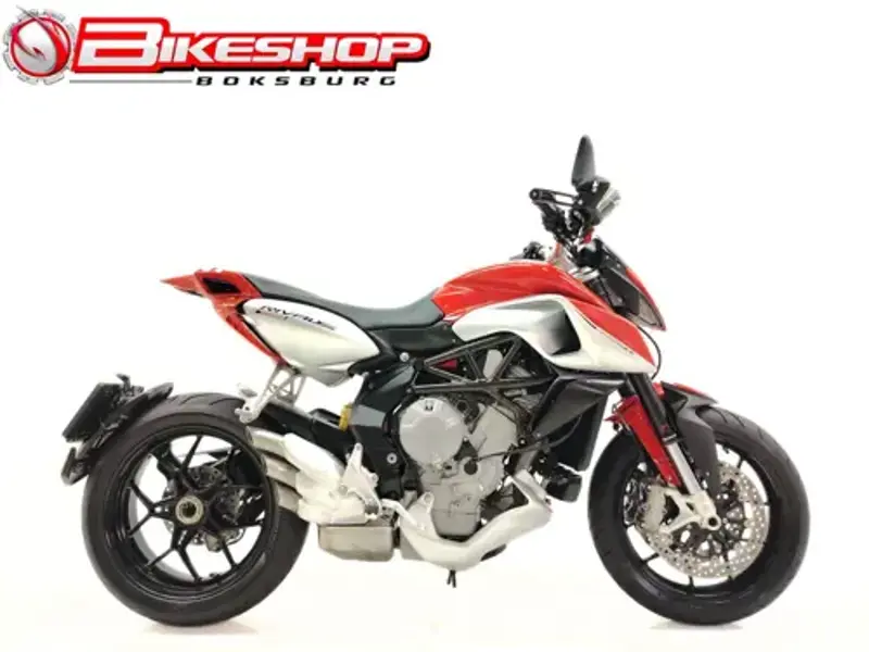2015 MV Agusta Rivale 800