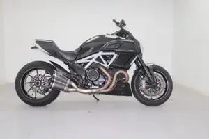 2015 Ducati Diavel Carbon specs
