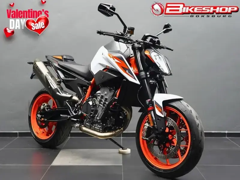 2021 KTM 890 Duke R