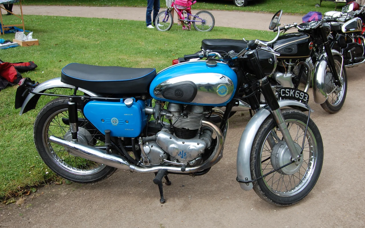 AJS Model 31 650 1966 specs