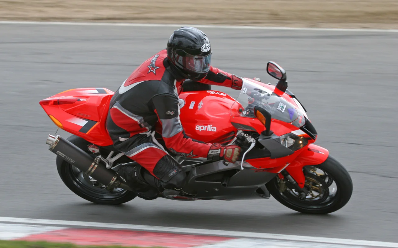 Aprilia RSV 1000R 2008 specs