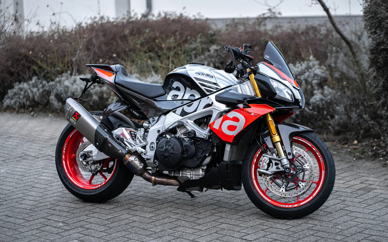 Aprilia Tuono V4 1100 Factory. 2018 specs