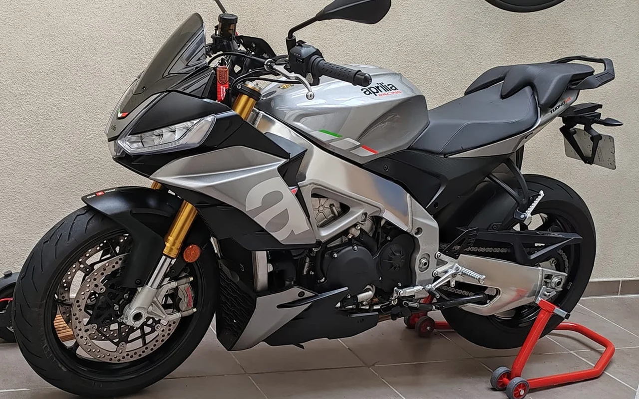 Aprilia Tuono V4 1100 2021 specs