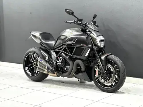 Ducati Diavel Carbon 2016 specs