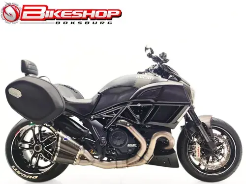 Ducati Diavel Carbon 2018 specs