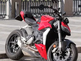 2025 Ducati Streetfighter V2 / V2S specs