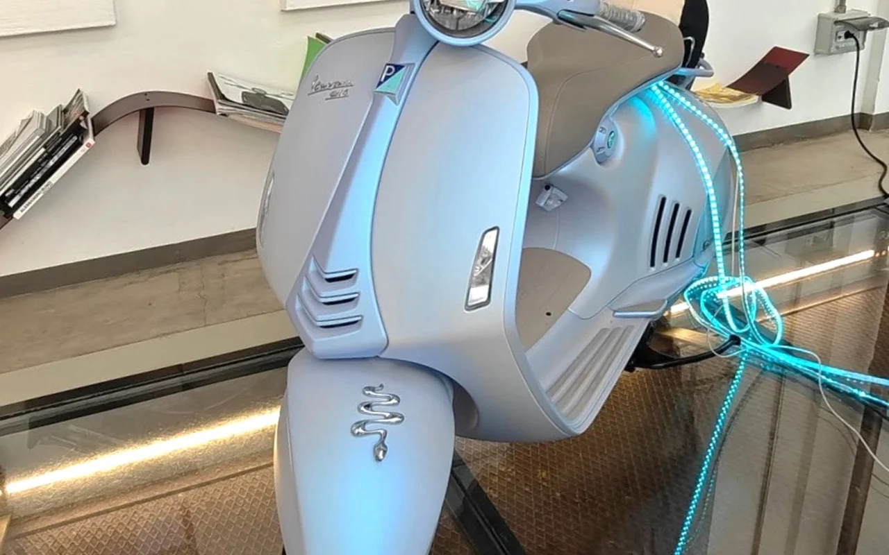 2025 Vespa 946 Snake