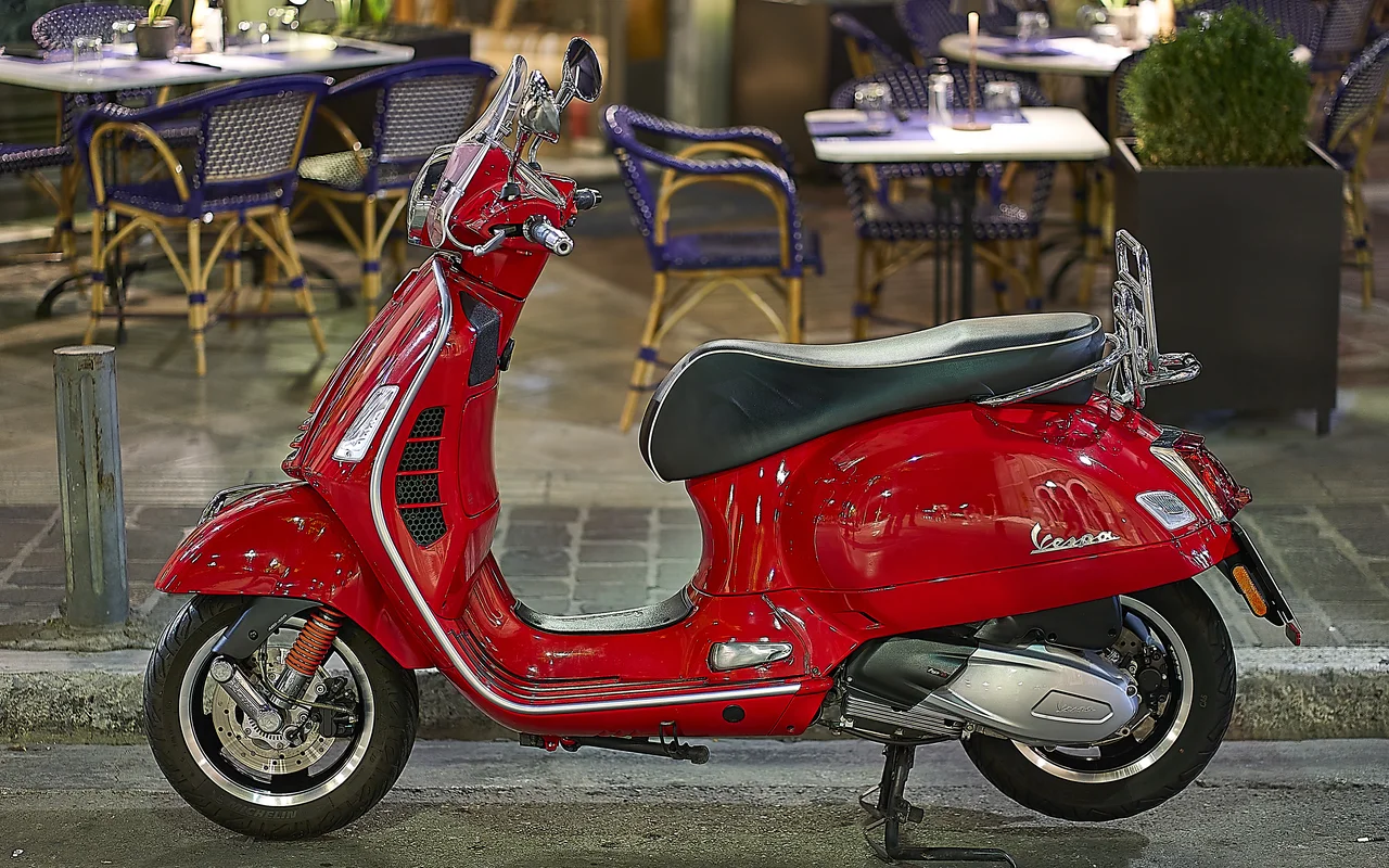 2023 Vespa GTS Super 300