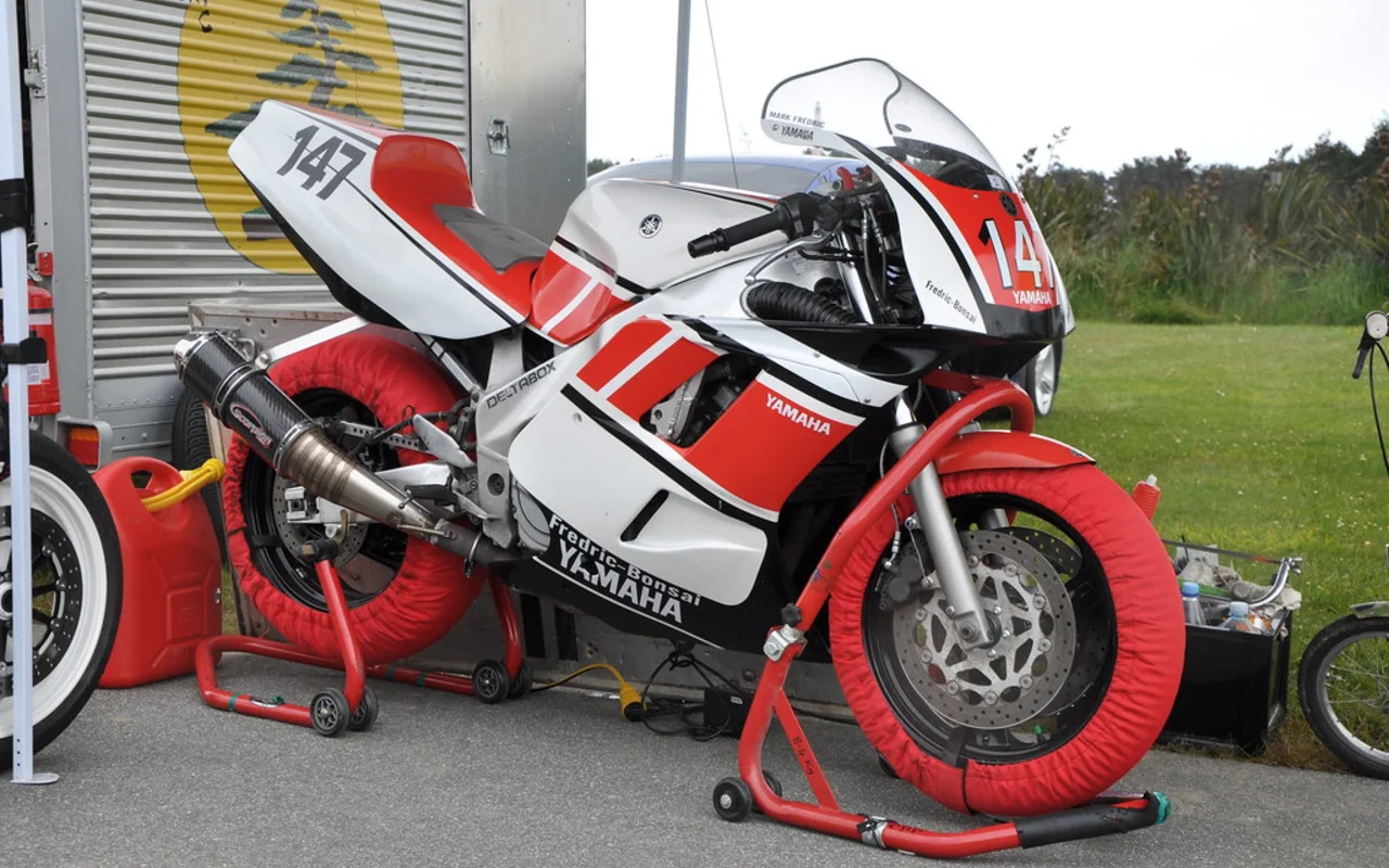Yamaha FZR 1000 1989 specs