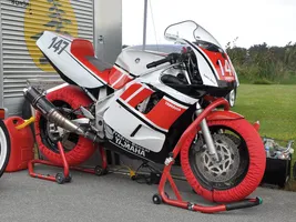 1989 Yamaha FZR 1000 specs
